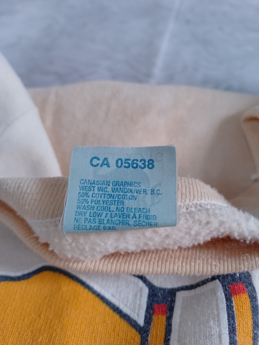 Vintage 1988 DUCK Just Hanging Out In Toronto Crewneck Sweater Unisex - Picture 4 of 14